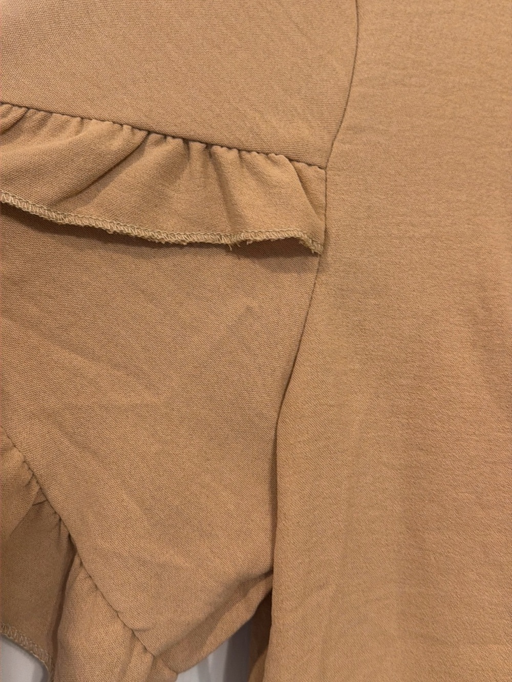 Women's Flowy Ruffle Sleeve Top in Camel NWOT - Picture 4 of 7